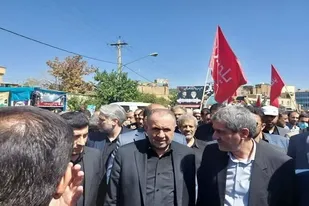 حضور سرپرست ستاد اجرایی فرمان امام (ره) در آئین تشییع شهدای حرم شاهچراغ (ع)