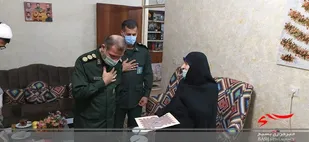 دیدار فرمانده سپاه کربلا با خانواده شهیدان در چالوس