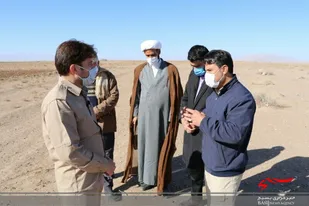 به همت قرارگاه پیشرفت و آبادانی ۸۰ هکتار از اراضی روستای بارنجگان به زیر کشت زیره سبز رفت