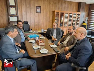 کارکنان اداره کل پست جهادی و بسیجی کار می&zwnj;کنند