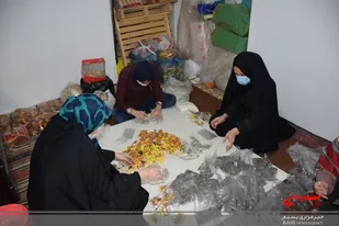 توزیع 230 بسته یلدایی  به همت گروه های جهادی دانشگاه های بجنورد