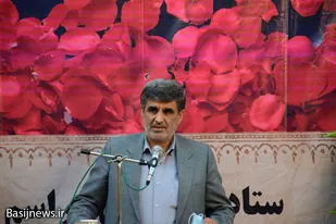 نصب المان شهید مدنی در گلزار شهدای همدان