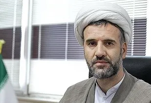 مسئولان به حوزه های علمیه میدان دهند