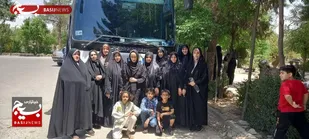 اعزام کاروان بسیجیان از شهر بهارستان به مرقد مطهر امام خمینی (ره)