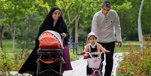 دختر، دردانه اسلام است