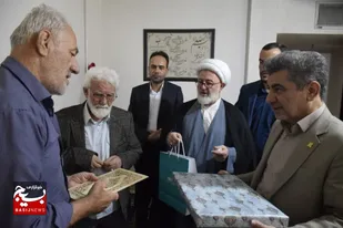 دیدار مسئولان شاهرودی با خانواده شهدا+ تصاویر