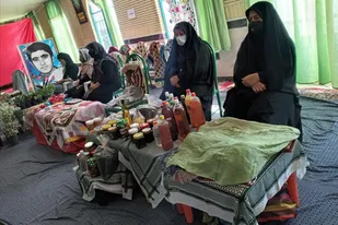 برپایی نمایشگاه نقش بانوان در دفاع مقدس در روستای هیو