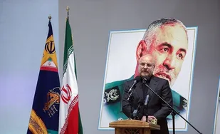 نیاز کشور را از دشمن تمنا نکنید/ عده&zwnj;ای می&zwnj;خواهند اقتصاد در انحصارشان باشد / &zwnj;عمق استراتژیک نظام قلب مردم است