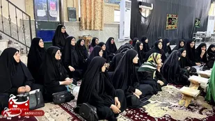 رقابت معنوی بانوان بسیجی در مسابقه حفظ سوره فتح به مناسبت ایام اربعین