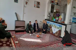 دیدار فرمانده حوزه و بخشدار زرین دشت با خانواده شهدای شهر برزول