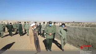 بازدید علمی کارکنان ناحیه سپاه قاین از مزرعه پرورش شتر مرغ