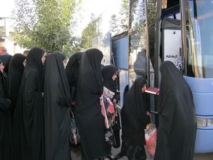 اعزام کاروان خانواده شهدای بسیجی به مشهد مقدس