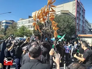 بسیجیان ناحیه حومزه شهید صنیع خانی در مراسم عزداری 28 صفر در مصلی امام خمینی