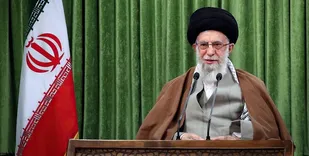 رونمایی از تقریظ رهبر انقلاب بر گزارش ناوگروه ۷۵ نیروی دریایی/ اقدام ارتش و نداجا به کشور عزت بخشید