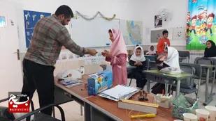 اجرای طرح یک روز با نشاط در مدرسه