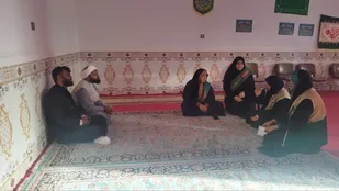 زینبیه روستای لچوی زهک با فرش&zwnj;های متبرک رضوی عطر خدمت گرفت