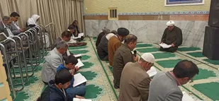 محفل انس و تلاوت جمعی قرآن کریم نمازگزاران مسجد بلال حبشی به یاد شهدای دفاع مقدس