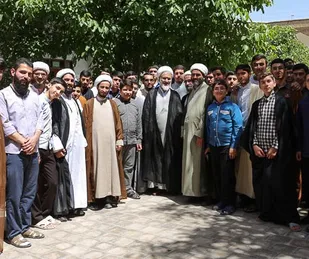 باید در کارها معیارهای رهبری مورد توجه قرار داشته باشد