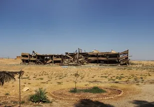 بیمارستان تخریب شده قصرشیرین نماد وحشی&zwnj;گری دشمن بعثی
