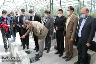 عطرافشانی گلزار شهدای همدان در اولین روز هفته جوان