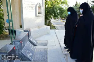ادای احترام مسئول بسیج جامعه زنان کشور به شهدای همدان