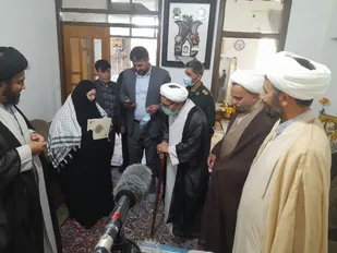 دیدار مسؤل دفتر نمایندگی ولی فقیه سپاه حضرت جوادالائمه با خانواده شهید طلبه و روحانی