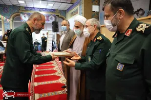 تجلیل از رزمندگان تیپ ۸۲ سپاه صاحب الامر(عج) استان قزوین و بزرگداشت روز پاسدار