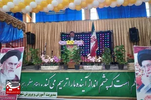 معلمین در خط مقدم جهاد تبیین قرار دارند