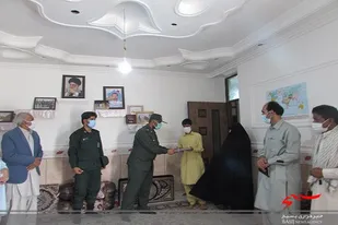 دیدار جمعی از مسئولان و پاسداران با خانواده شهیدان اصغر و محمد بامری در دلگان