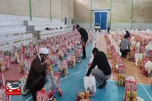 اولین رزمایش کمک مومنانه سروستان در سال 1402 با توزیع 700 بسته معیشتی در بین اقشار نیازمند برگزار شد