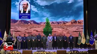 اهداء نشان ملی فردوس به فرمانده سپاه البرز در عرصه سازندگی ومحرومیت زدایی/ فرمانده سپاه البرز به عنوان فرمانده موفق در رویداد ملی نشان فردوس برگزیده شد