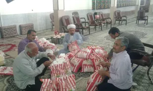 توزیع 60 بسته غذایی بین نیازمندان محله علی اباد میبد