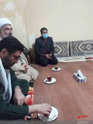 حجت الاسلام رعایتی با خانواده شهید کشوری دیدار کرد