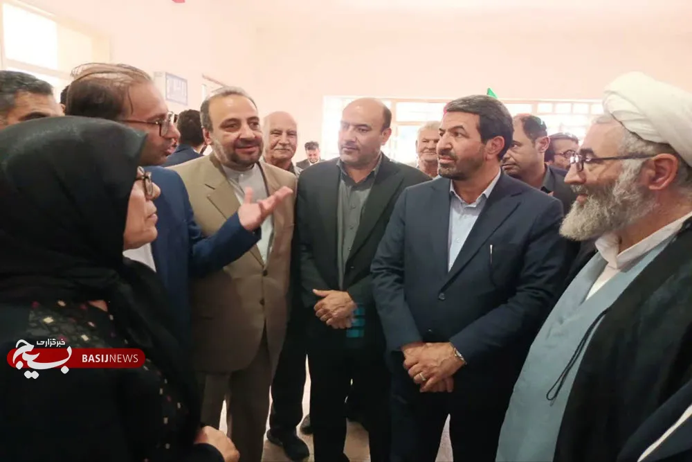 گره‌گشایی از پروژه‌های معطل‌مانده نهاوند در سفر استاندار