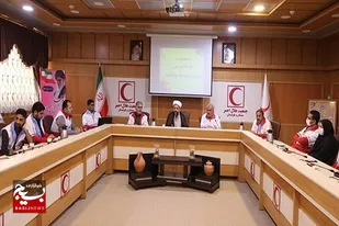 دربرابر تحریم ها با همه مشکلاتی که داریم باید استقامت و ایستادگی کرد