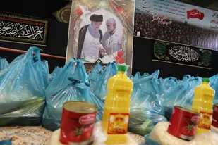 توزیع 800 بسته معیشتی بین نیازمندان در خمینی شهر
