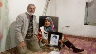 دیدار بسیجیان با خانواده شهید حیدری در روستای دستجرد بیارجمند+ عکس