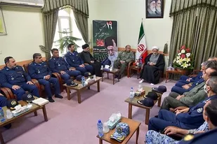 ارتش موضع مبارزه با ظالمان عالم را محکم نگه دارد