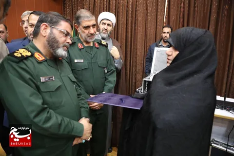 آیین تجلیل از فعالان برتر میزهای خدمت جهادی با حضور معاون هماهنگ کننده سازمان بسیج مستضعفین
