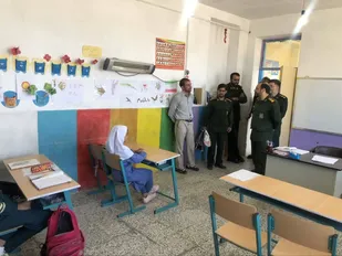 اهدا چادر توسط فرمانده سپاه ناحیه میامی به دانش آموزان دبستان سخاوت کلاته عبدل+ تصاویر