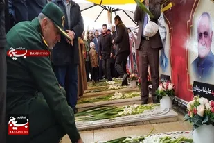 مزار مطهر شهدای مظلوم حمله تروریستی حرم مطهر شاهچراغ نماد استانی مزار شهدا در کشور، گلباران شد+ عکس