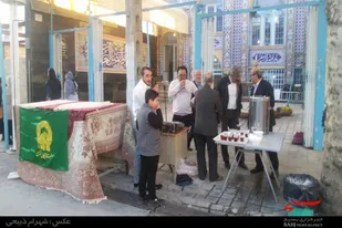 پخش شربت و شیرینی به&zwnj;مناسبت نیمه شعبان در ملایر