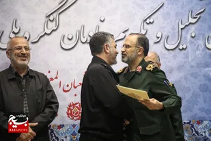 تجلیل از خادمان دومین کنگره ملی شهدای استان قم به روایت تصویر