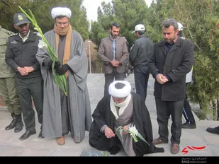 پاسدار حرمت خون شهیدان باشیم