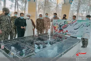 غبارروبی، عطرافشانی وتجدیدعهد و پیمان با شهداگمنام خاش