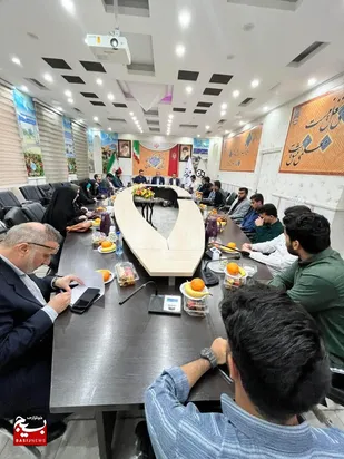 سیدمحسن موسوی زاده باجمعی از دانشجومعلمان دانشگاه فرهنگیان خوزستان