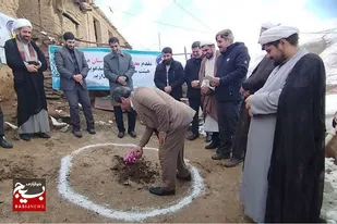 کلنگ&zwnj;زنی مسکن مددجویان کمیته امداد در روستای عبور سفلی اسدآباد