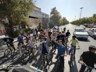 همایش دوچرخه سواری به مناسبت گرامیداشت هفته دفاع مقدس در ناحیه مقاومت بسیج مالک اشتر برگزار شد