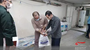 توزیع یکصد بسته معیشتی توسط بسیج مداحان به خانواده های آسیب دیده از کرونا+ تصاویر