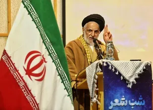 شب شعر فانوس کانون نخبگان مرکزبسیج اساتید، مدیران و نخبگان حوزه علمیه قم برگزار شد